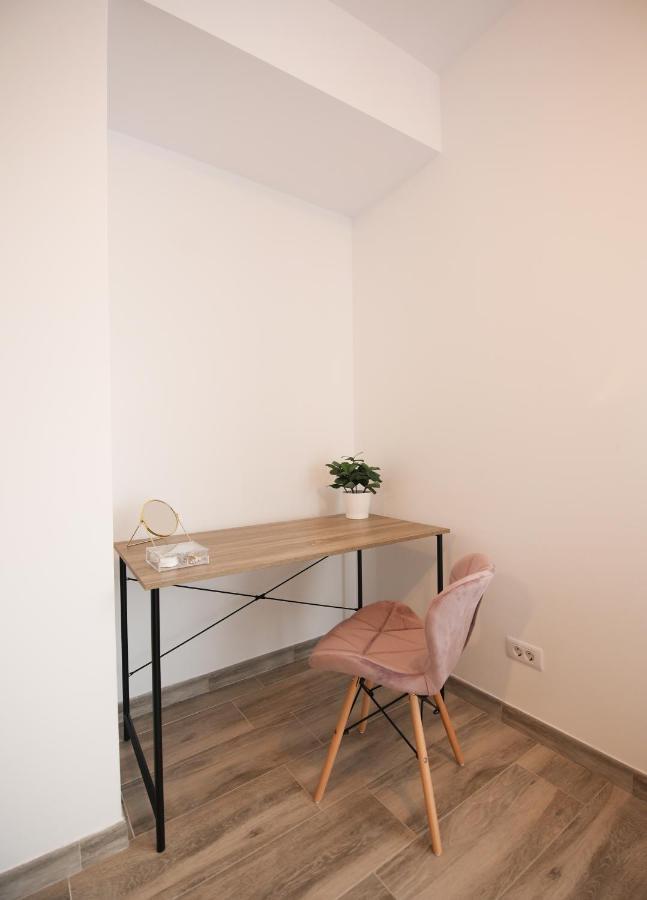Vitan Central Oasis ---Free Secured Private Parking---Self Check-In-- Bucharest Exterior photo