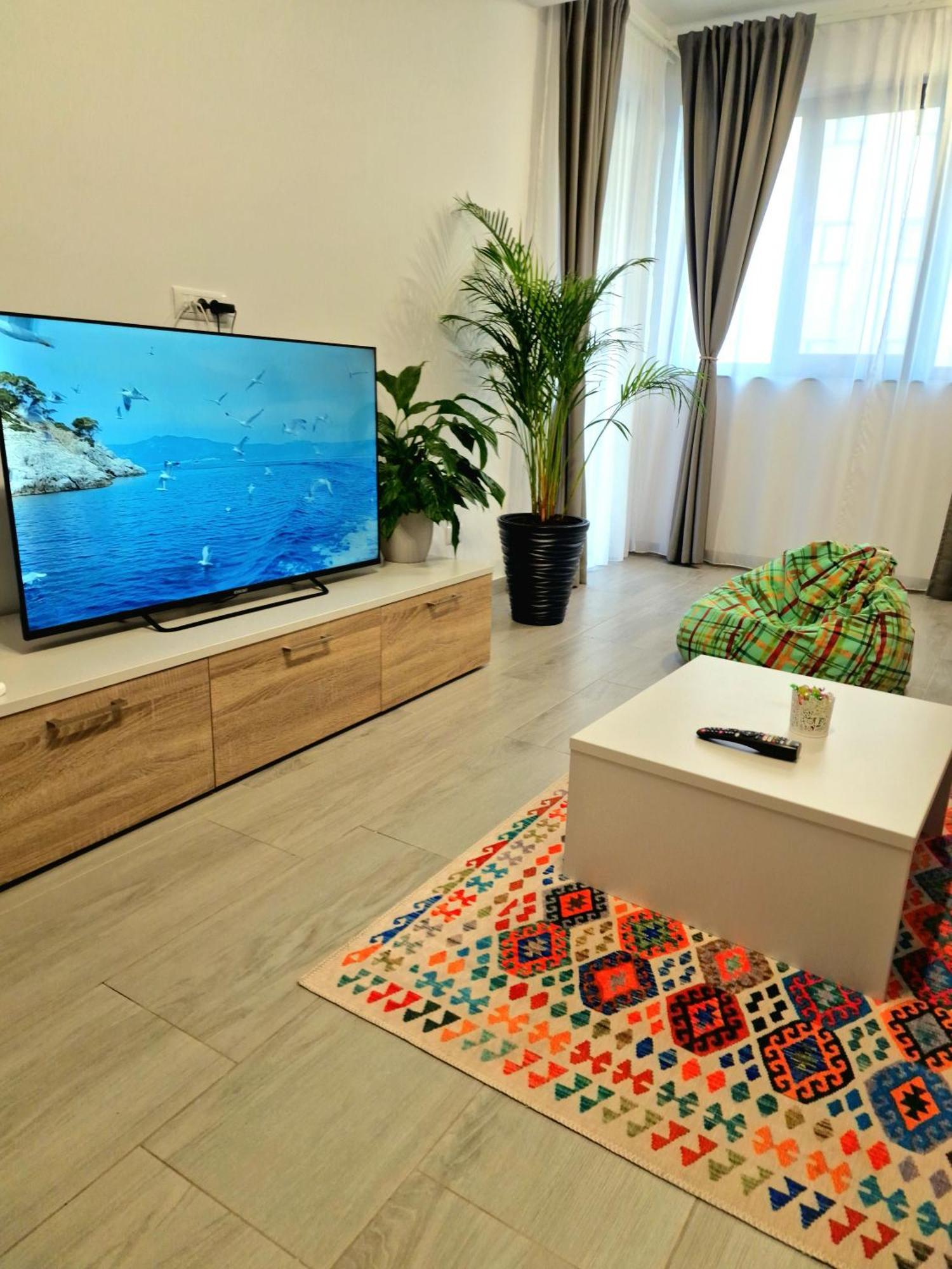 Vitan Central Oasis ---Free Secured Private Parking---Self Check-In-- Bucharest Exterior photo